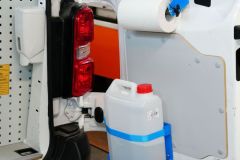 Citroën Jumpy – хигиенен модул с туба за вода и поставка за хартия на задна врата