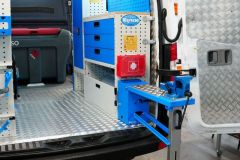 „Mercedes Sprinter L2H2 с мобилна работилница Syncro System – чекмеджета, рафтове и падащо  менгеме .“