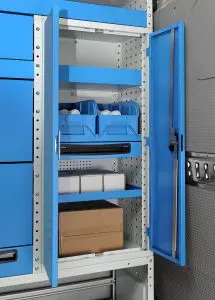 Шкаф от високоякостна стомана с рафтове