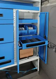 Шкаф с чекмедже и контейнери