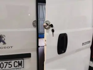 допълнителни брави за бус кемпер