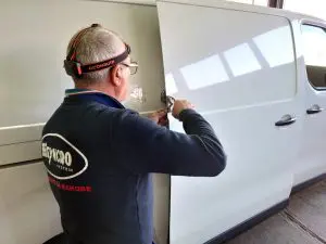 Daken брави ключалки бус