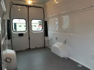 Под с незадържащо мръсотия покритие