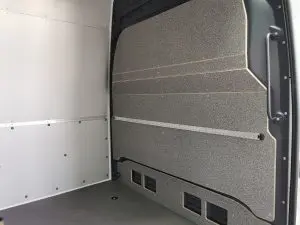 Фабрична защитна преграда за бус