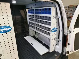 Шкаф с падаща надолу вратичка