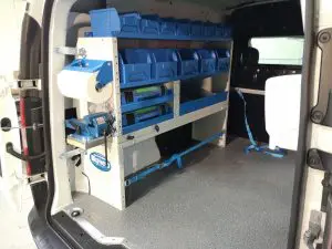 Стелаж с полипропиленови контейнери