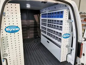 Шкаф с множество прозрачни кутии