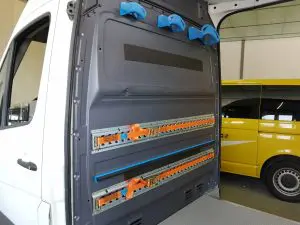 Стойки за кабели