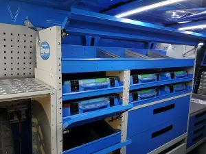 Отворени рафтове с разделители