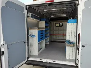 Оборудвана с менгеме мобилна работилница