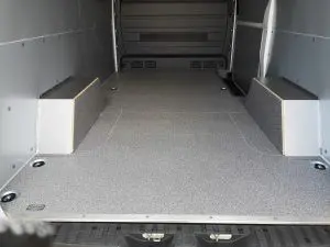 Дървен под за бус с износоустойчиво покритие