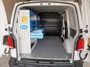 Шкаф за инструменти с чекмеджета