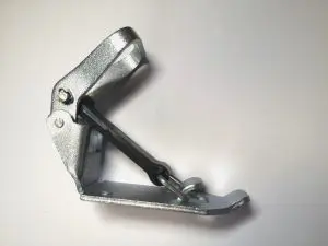 Укрепване на товари Метална скоба с ластик