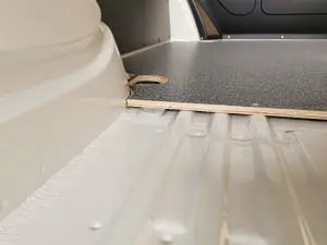 Дървен под за бус с дебелина 12мм с фенолово покритие