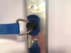 Укрепване на товари с фитинг и алуминиева релса