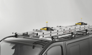 Стабилно задържане на стълбата върху багажника на вана