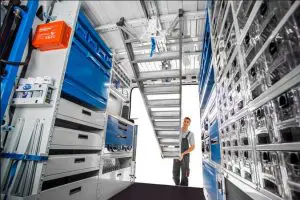 Система за закрепване на стълба за тавана на вана