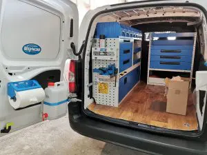 шкаф за инструменти бус