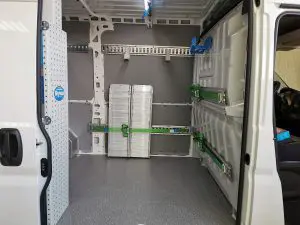 Укрепване на товари безопасно транспортиране на товари бус