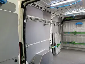 Укрепване на товари стоманени релси за камиони