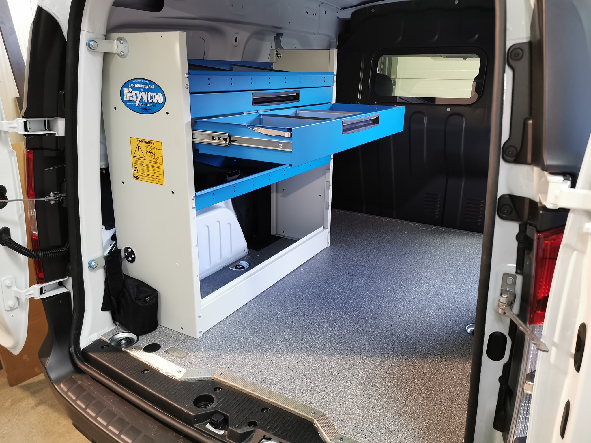 Отваряеми метални чекмеджета